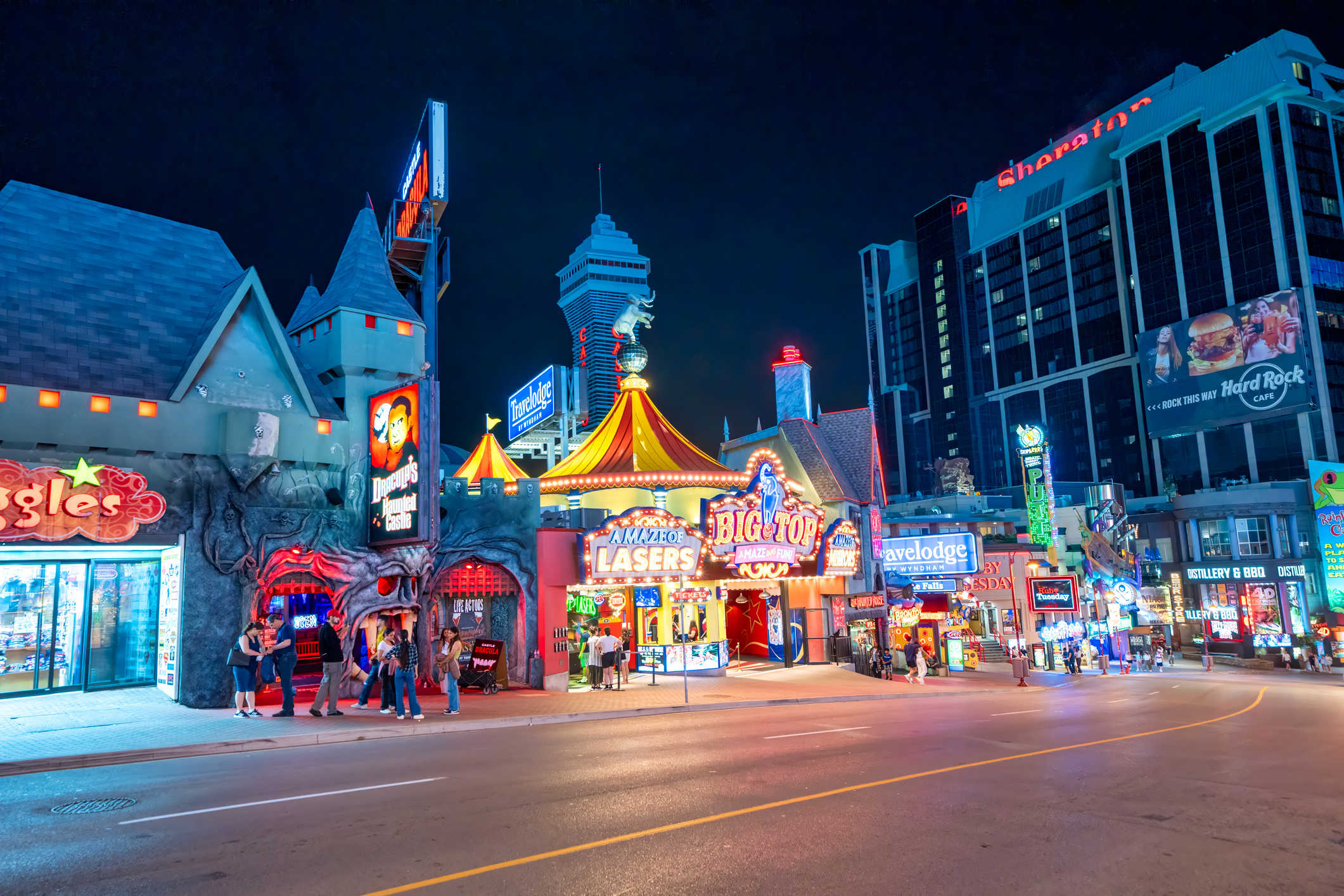 Is Niagara Falls safe to visit at Night?