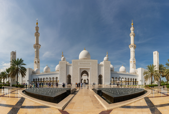 Sheikh Zayed Grand Mosque: From Dubai to Abu Dhabi