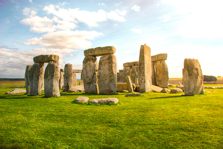 Stonehenge: Day-trips from London: Expand your itinerary beyond the city