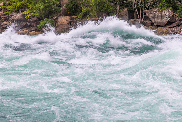 White Water Walk Platforms: 7 Secret Photo Spots Along the Niagara Parkway for Your Grid