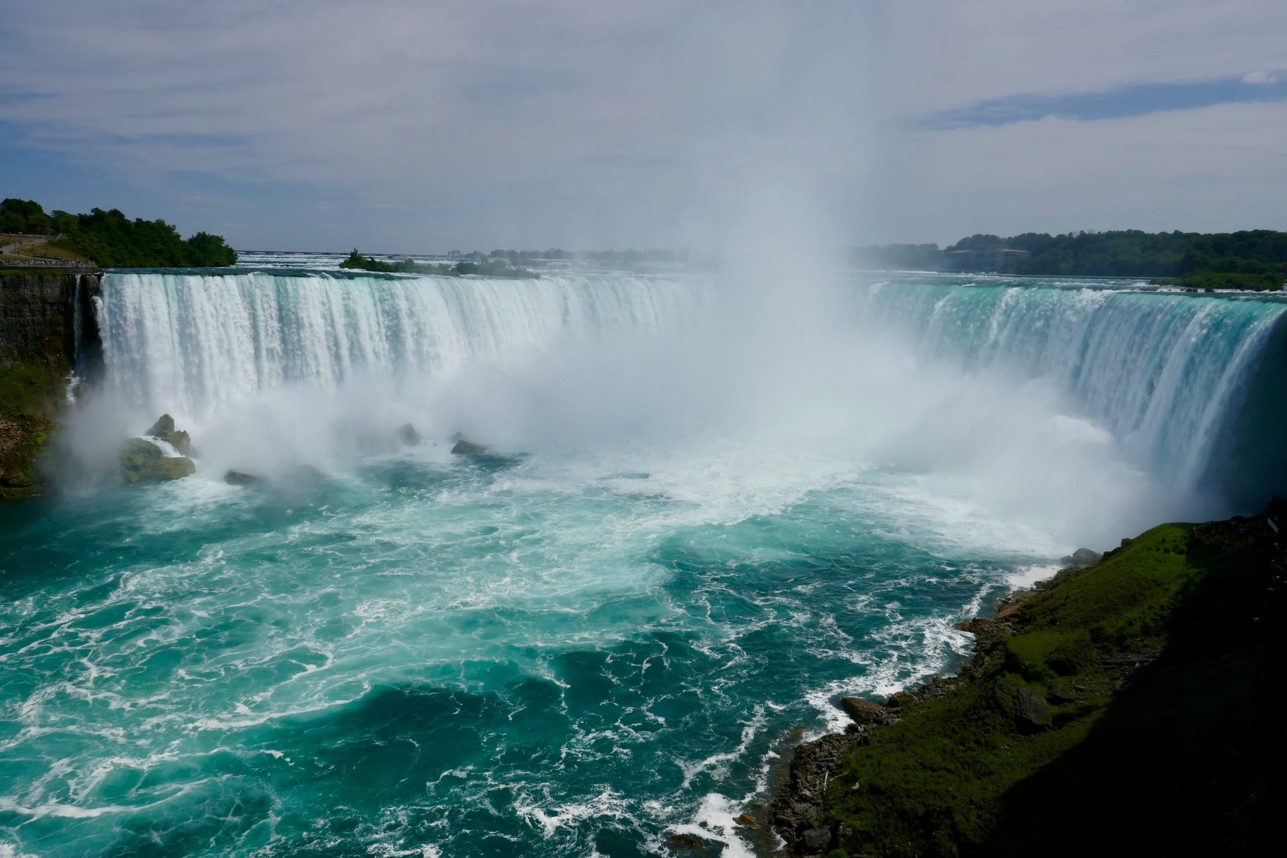 Direct access to the Falls: Toronto to Niagara guided pickup