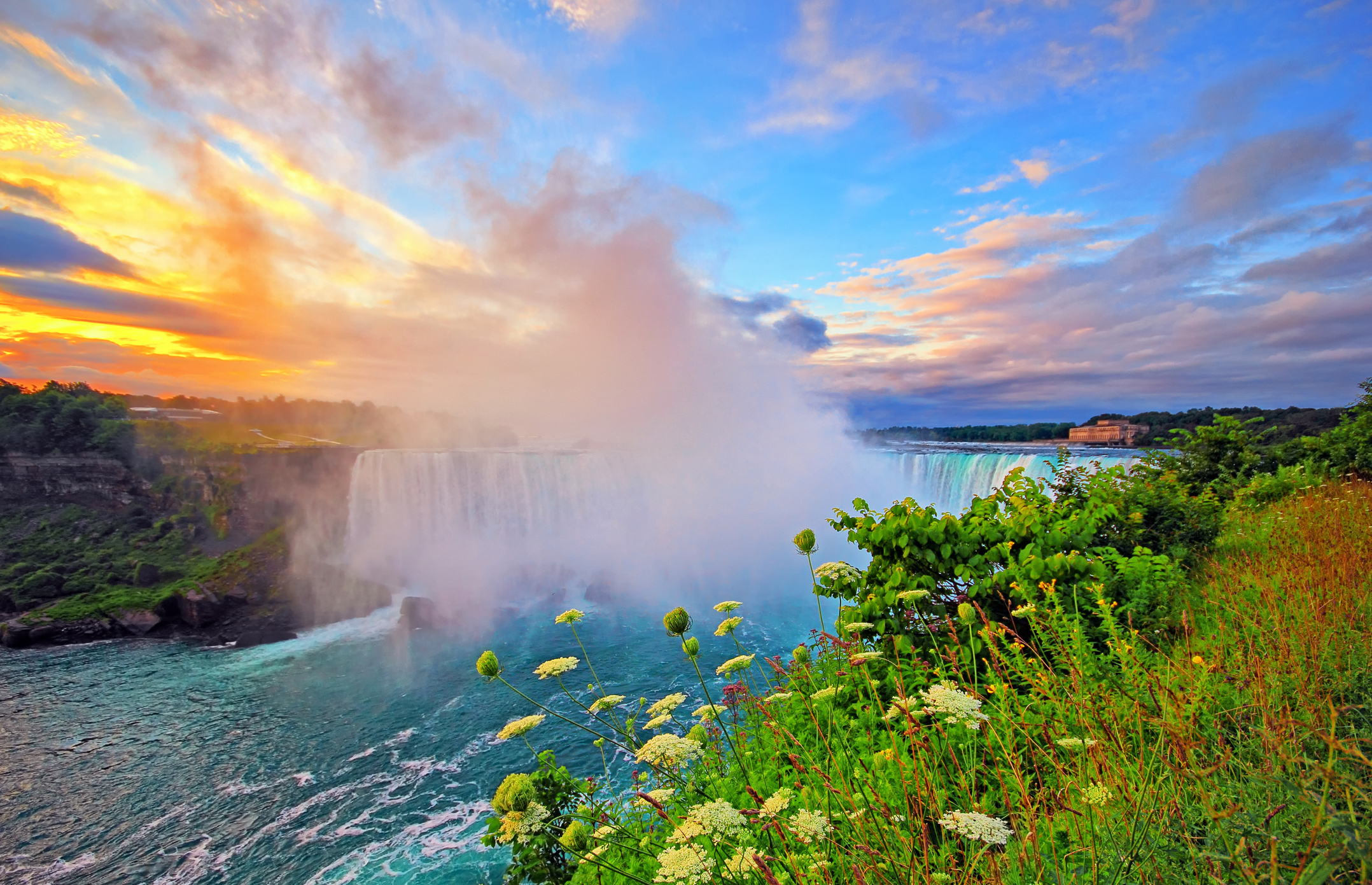 Is a Day Tour or Evening Tour Better for Niagara Falls? The Surprising Answer Most Travelers Miss.